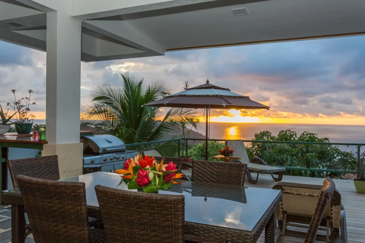 Casa Grande Vista outdoor dining sunset