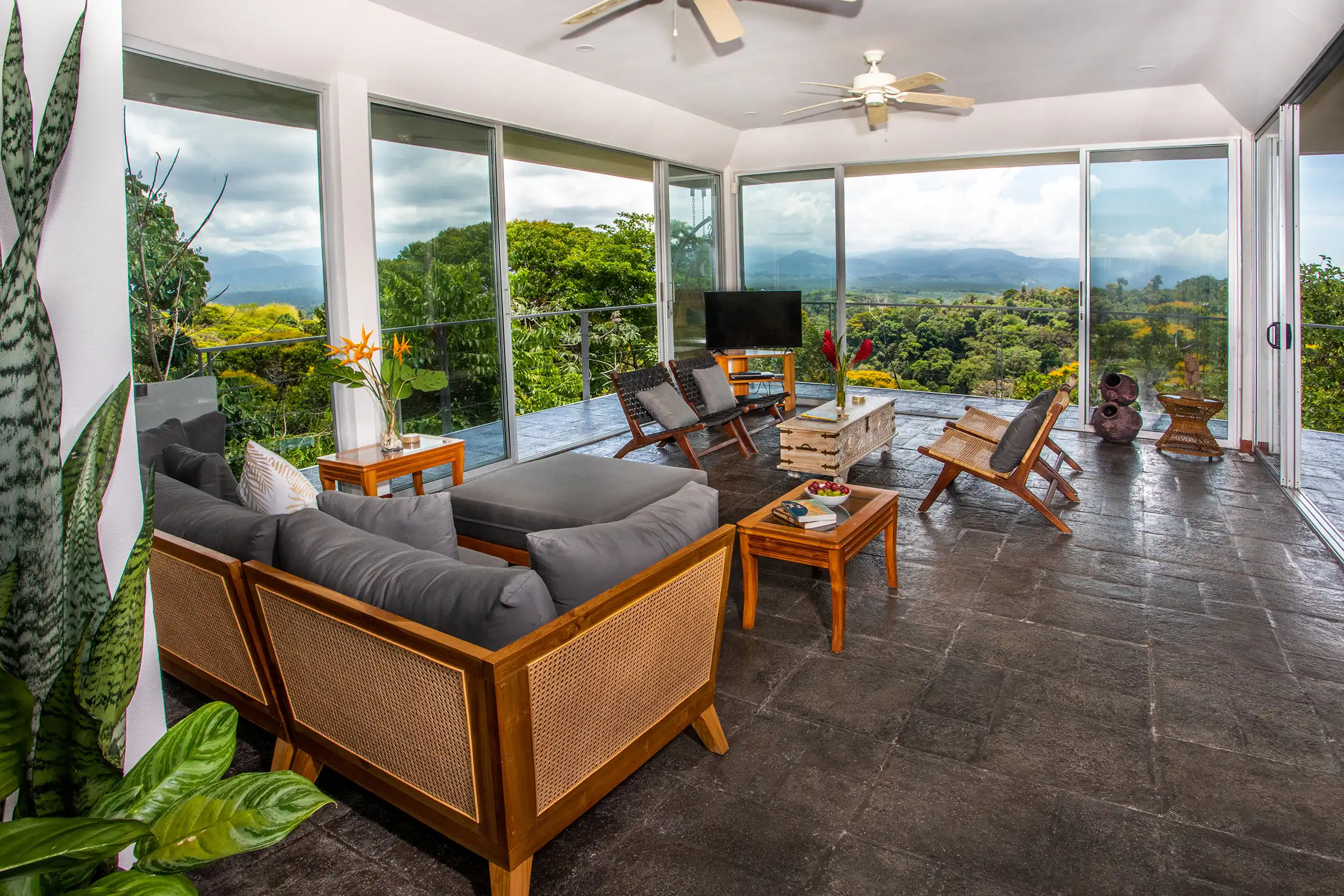 Featured image for “Planning Your Luxurious Costa Rican Getaway at Villa Joya”